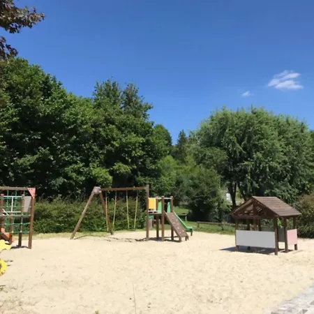 Zecamping 3 Etoiles Piscine Chauffee Et Animaux Acceptes 3*