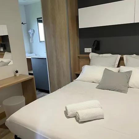 Zecamping 3 Etoiles Piscine Chauffee Et Animaux Acceptes Campingplatz 3*